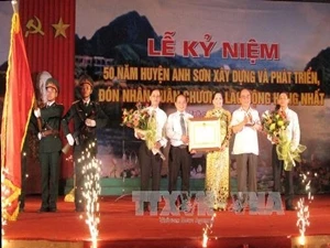 越南国会主席阮生雄出席宜安省英山县成立50周年庆典 